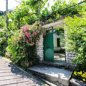Flora's 'the Fir Gate' Affittacamere
